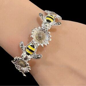 Silver Bumblebee & Daisy Stretch Bracelet By DaVinci